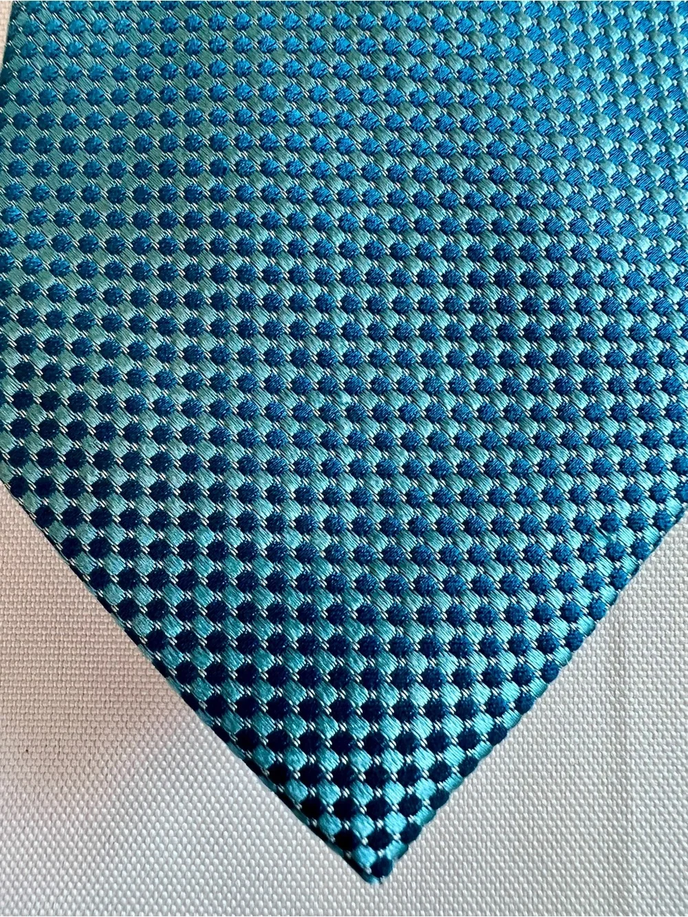 Izod Teal/Aqua Blue Micro-Check 100% Silk Tie excellent condition